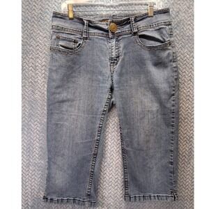 B.G. Bubble Gum Jeans Womens Size 14 Capri Cropped Denim Pants Medium Wash